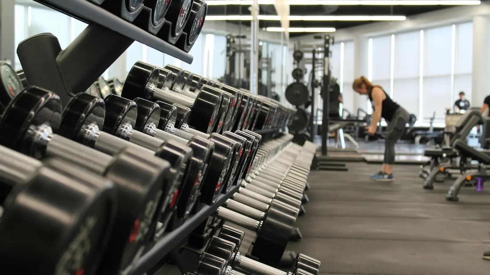 Fitnes markazlari va gimnaziyalar